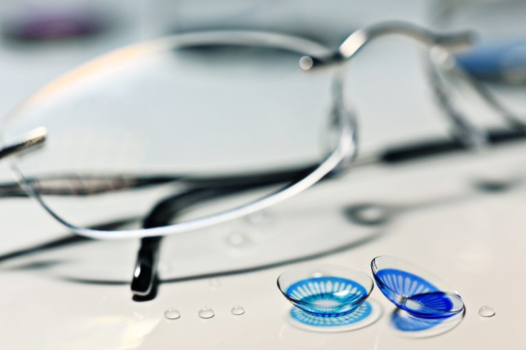 لنز هایدروژل و لنز سیلیکون هایدروژل جایگزین مناسب عینک طبی