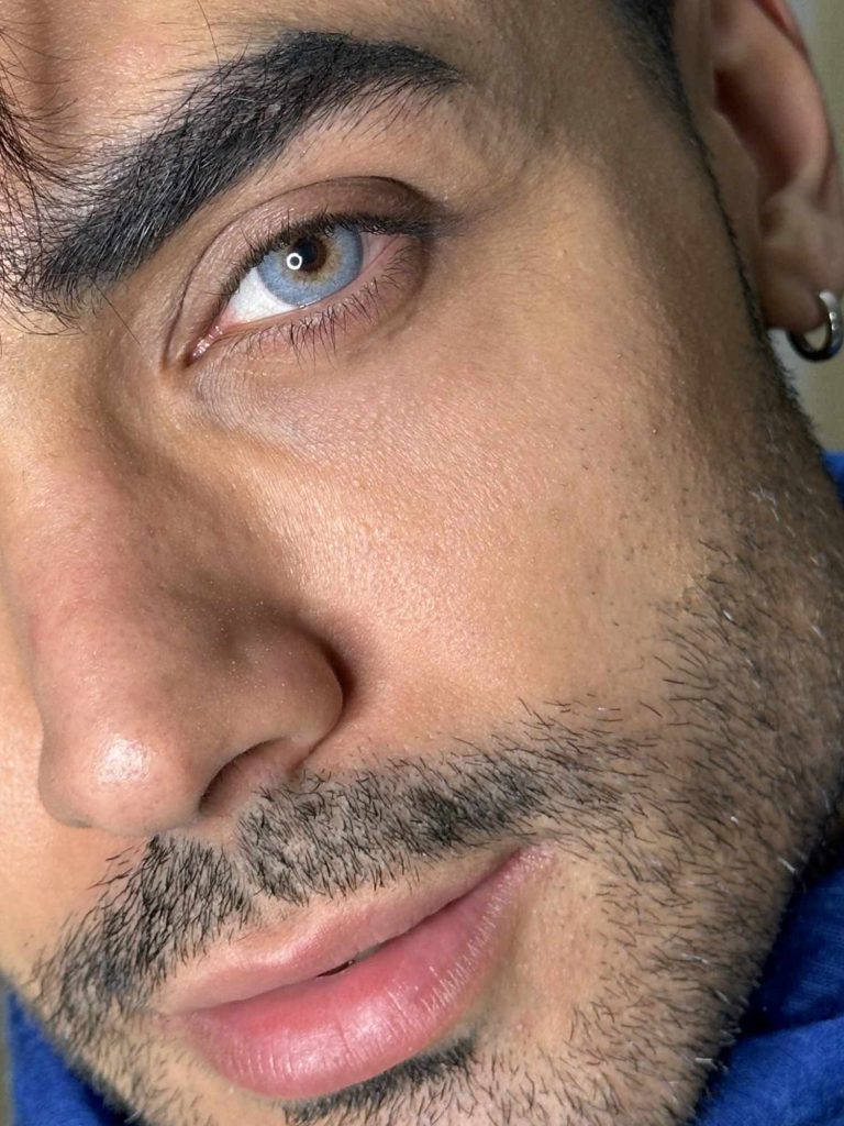 لنز طبی رنگی دسیو ارسیستیبل irresistible blue
